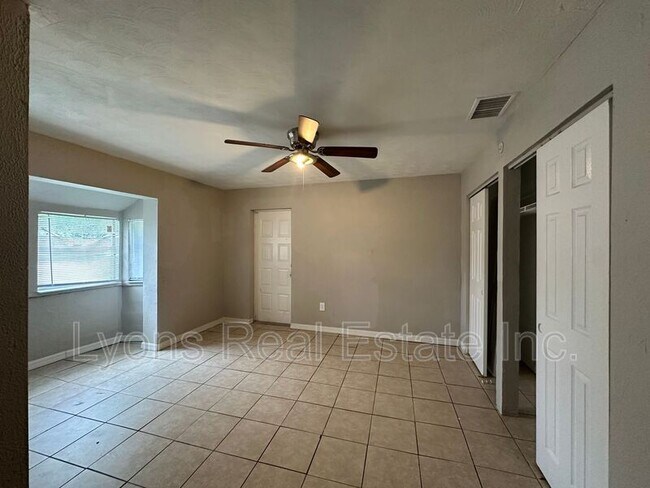 Foto del edificio - 2210 Cantor Ln