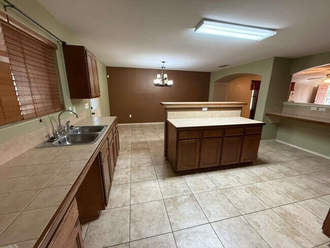 Building Photo - 613 Cuervo Dr