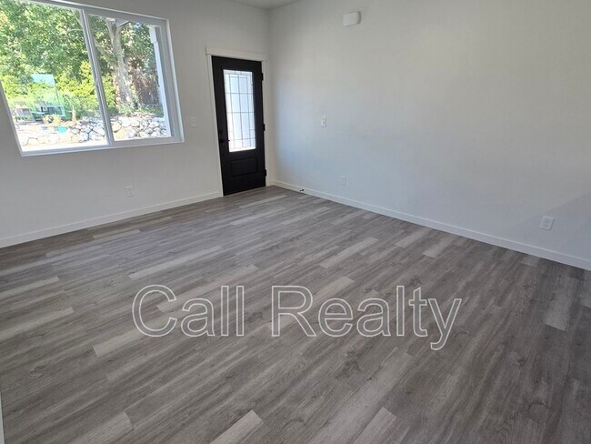 Foto del edificio - 4215 N Locust Rd
