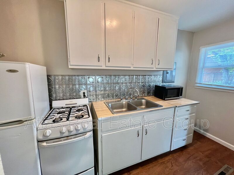 Foto principal - 218 W Cheyenne Rd