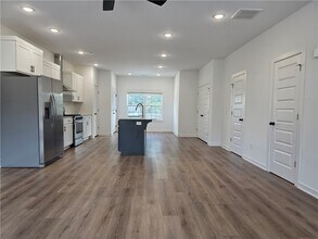 Building Photo - 999 N Crater Ave