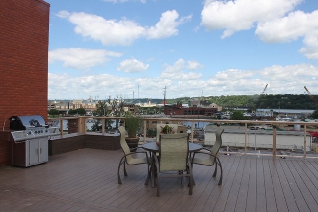 Rooftop Deck - Riverworks Lofts