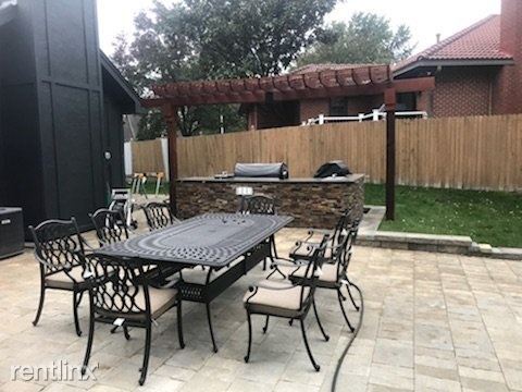 Foto del edificio - 3 br, 3 bath House - 608 East 108th Street