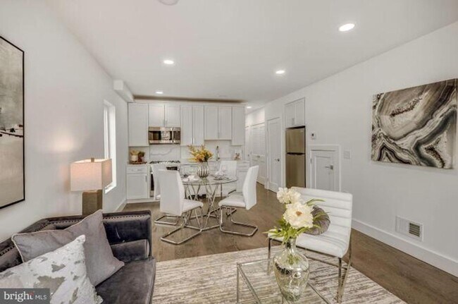 Foto del edificio - Columbia Heights 2BR 2BA w/Parking & Private Patio Garden