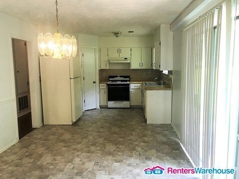 Building Photo - Spacious 3 Bedroom Brick ranch in Lithonia!