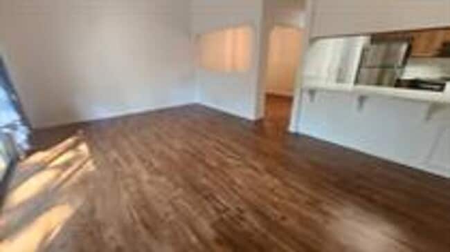 Building Photo - 3-Bedroom Condo Near Columbia Jr. College