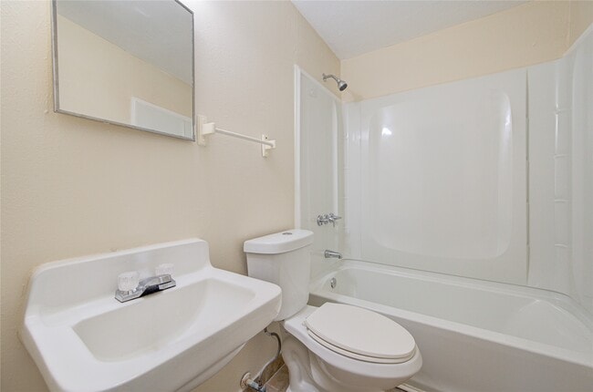 Building Photo - 5730 Southminster Dr