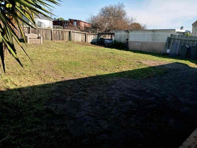 Building Photo - 1260 Canyon Del Rey Blvd