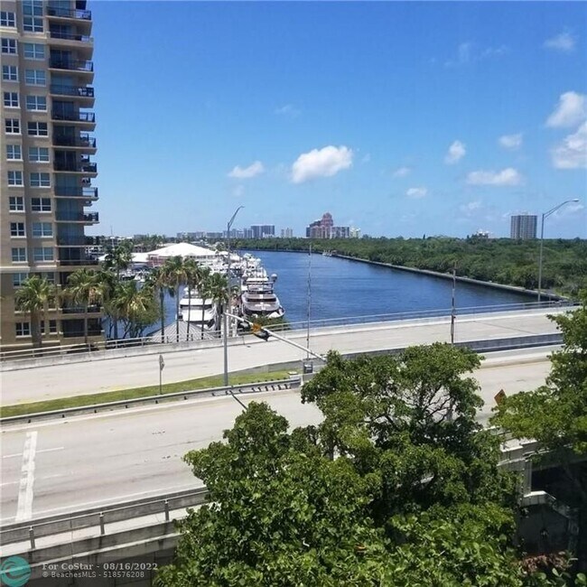 Foto del edificio - 2670 E Sunrise Blvd