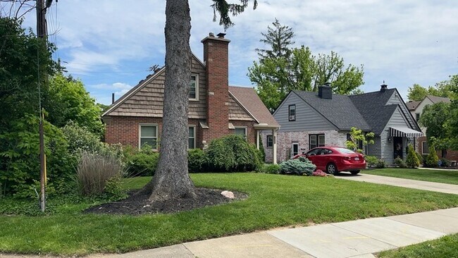 Foto del edificio - 2400 Hillview Ave