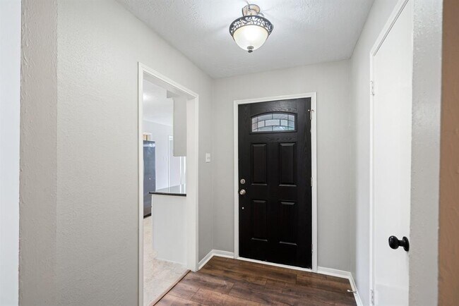 Foto del edificio - 801 Thornwood Dr