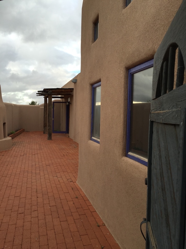 Building Photo - 15 Tesuque Hill Rd