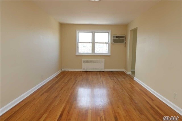 Foto del edificio - 147-58-147-70 70th Rd