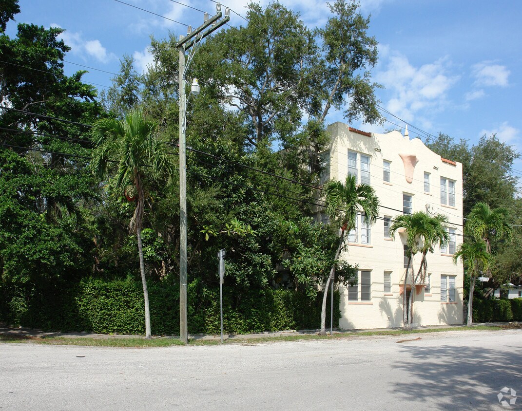 Building Photo - 2401 SW 28th St