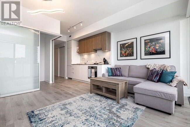 Building Photo - 161 Roehampton Ave