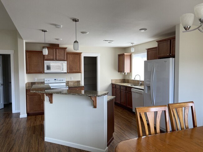 Foto del edificio - 608 Havenwood Dr