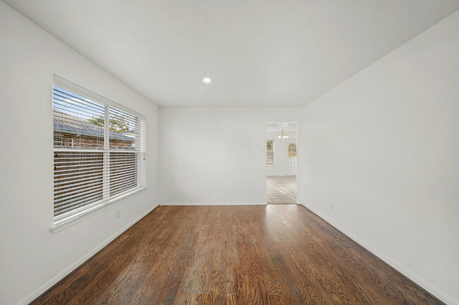 Photo - Spacious 4-bedroom in Pearland ISD! Apartment