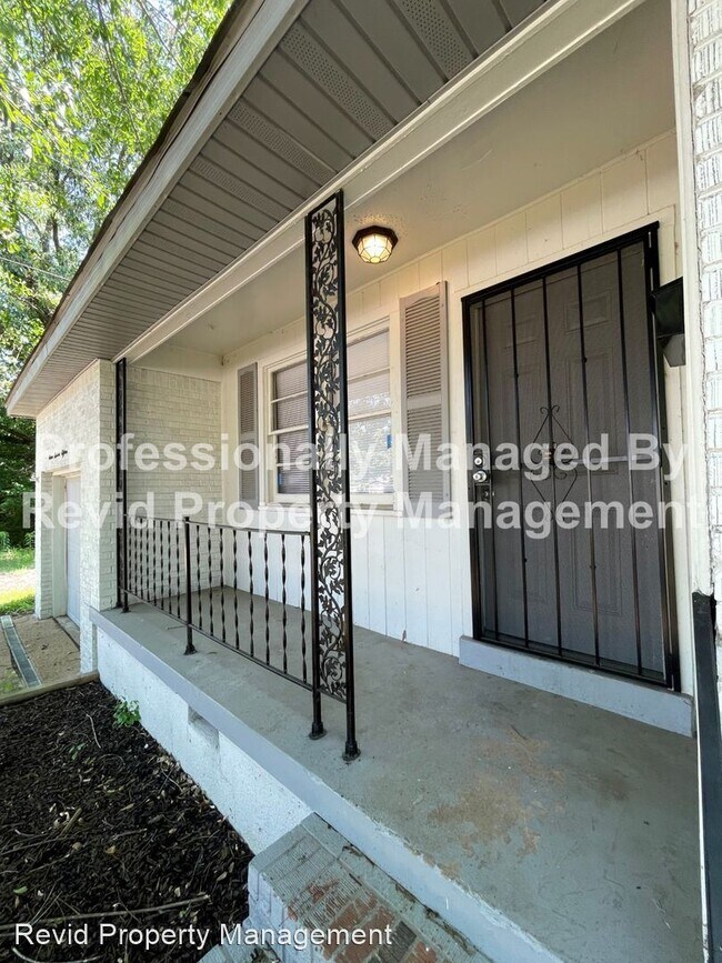 Building Photo - 3 br, 1.5 bath House - 1118 Stratford Rd.