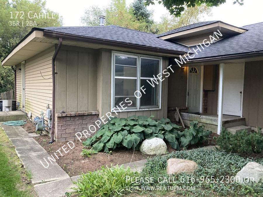Building Photo - Available Now | 3 Bed 2 bath Single Family...