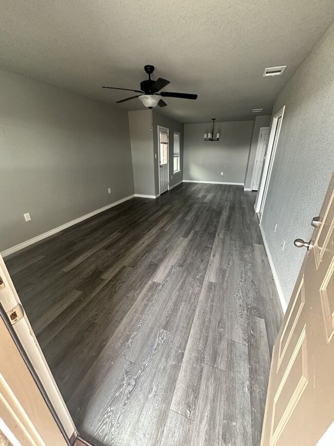 Foto del edificio - AVAILABLE NOW! (SECTION 8 ACCEPTED)
