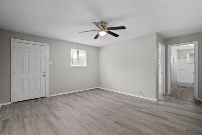 Building Photo - 2328 Boss St