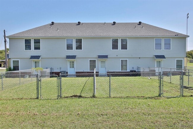 Building Photo - ? Spacious & Stylish 4-Bedroom Duplex? 1/2...