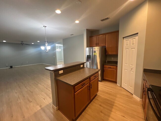 Foto del edificio - Beautiful 3 Bedroom 2 Bathroom Home, with Scenic Backyard View. Ormond Beach in Hunter's Ridge Co...