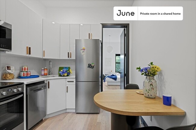 Foto del edificio - Room in Shared 3 bed/3 bath home