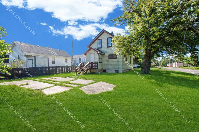 Building Photo - 3218 Fielding St