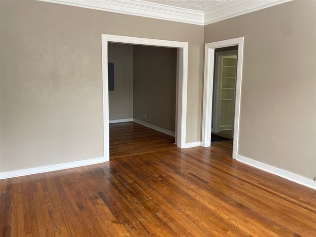 Foto del edificio - 1033 Monroe St