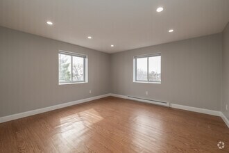 2BR, 1BA - 900SF - Primary Bedroom - Towne House Apartments