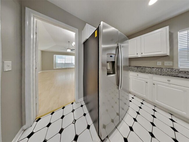 Building Photo - 13938 Fair Park Dr