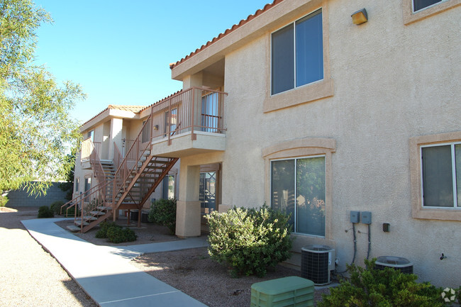 Foto del edificio - El Paseo Senior Apartments