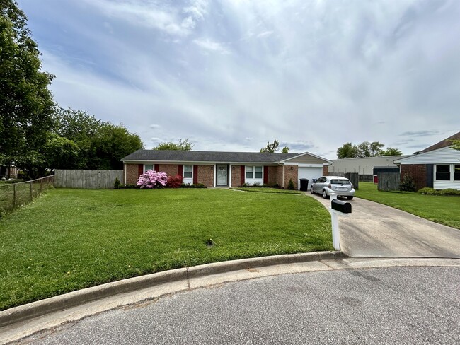 Building Photo - 1004 Hearth Ct