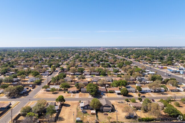 Stubbs-Stewart is bordered by 50th Street, which is home to many restaurants.