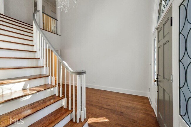 Building Photo - 2580 W Wesley Rd NW