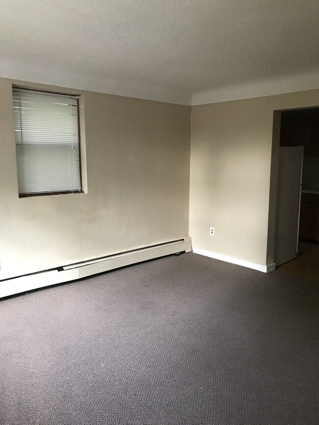 Building Photo - One bedroom Maplewood off Stillwater