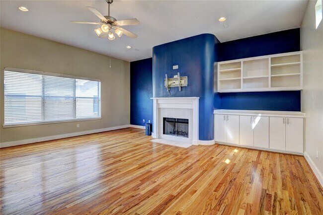 Building Photo - 2502 Brinkman St
