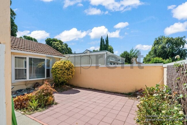 Building Photo - 2257 Goldcrest Cir