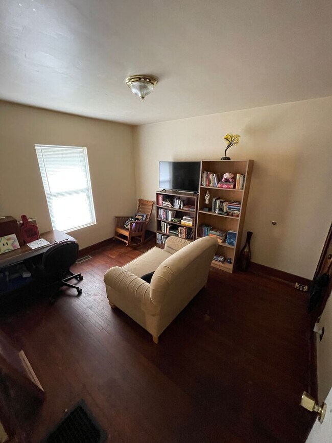 Foto del edificio - 223 Taylor Ave