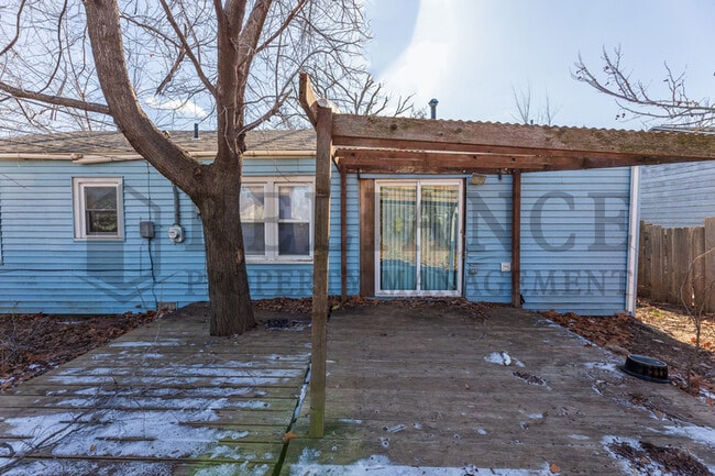 Building Photo - 420 Benway St