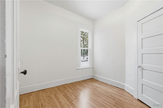 Foto del edificio - 344 Bryant Ave