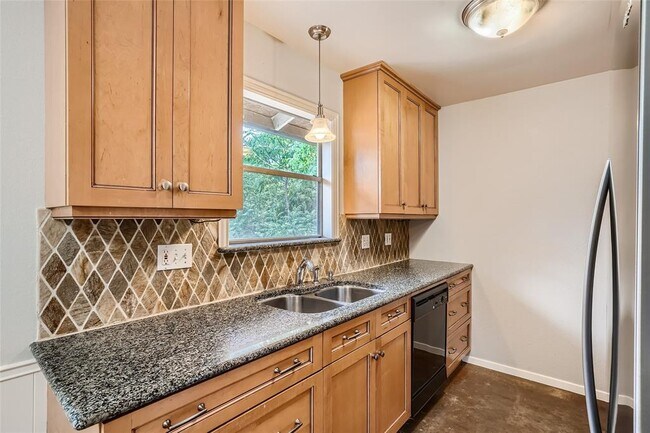 Building Photo - 8208 Wavertree Ct