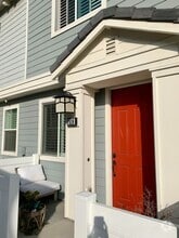 Building Photo - 518 Heron Ln