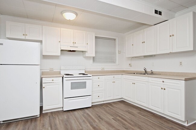 Building Photo - Fry's Spring Basement Apartment