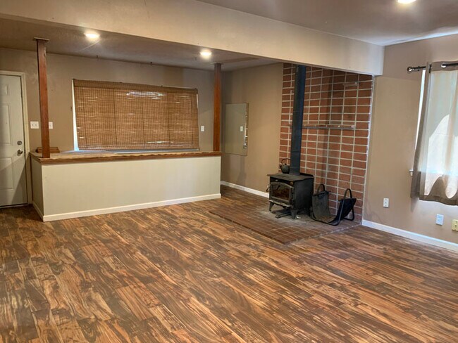 Building Photo - 4924 Golden St