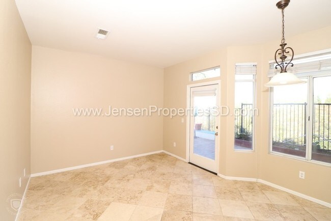 Building Photo - 4 Bed 3 Bath House w/ 2-car garage