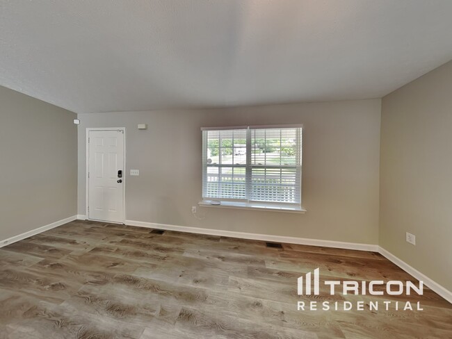 Foto del edificio - 829 Twin Oaks Ln