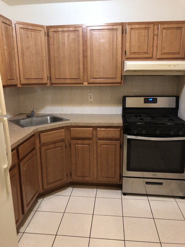 Primary Photo - 71-28 66th Rd