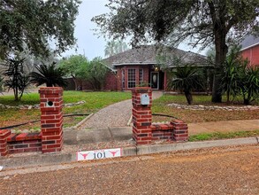 Building Photo - 28 Warbler Ave